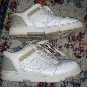 VINTAGE NIKE AIR SNEAKERS
